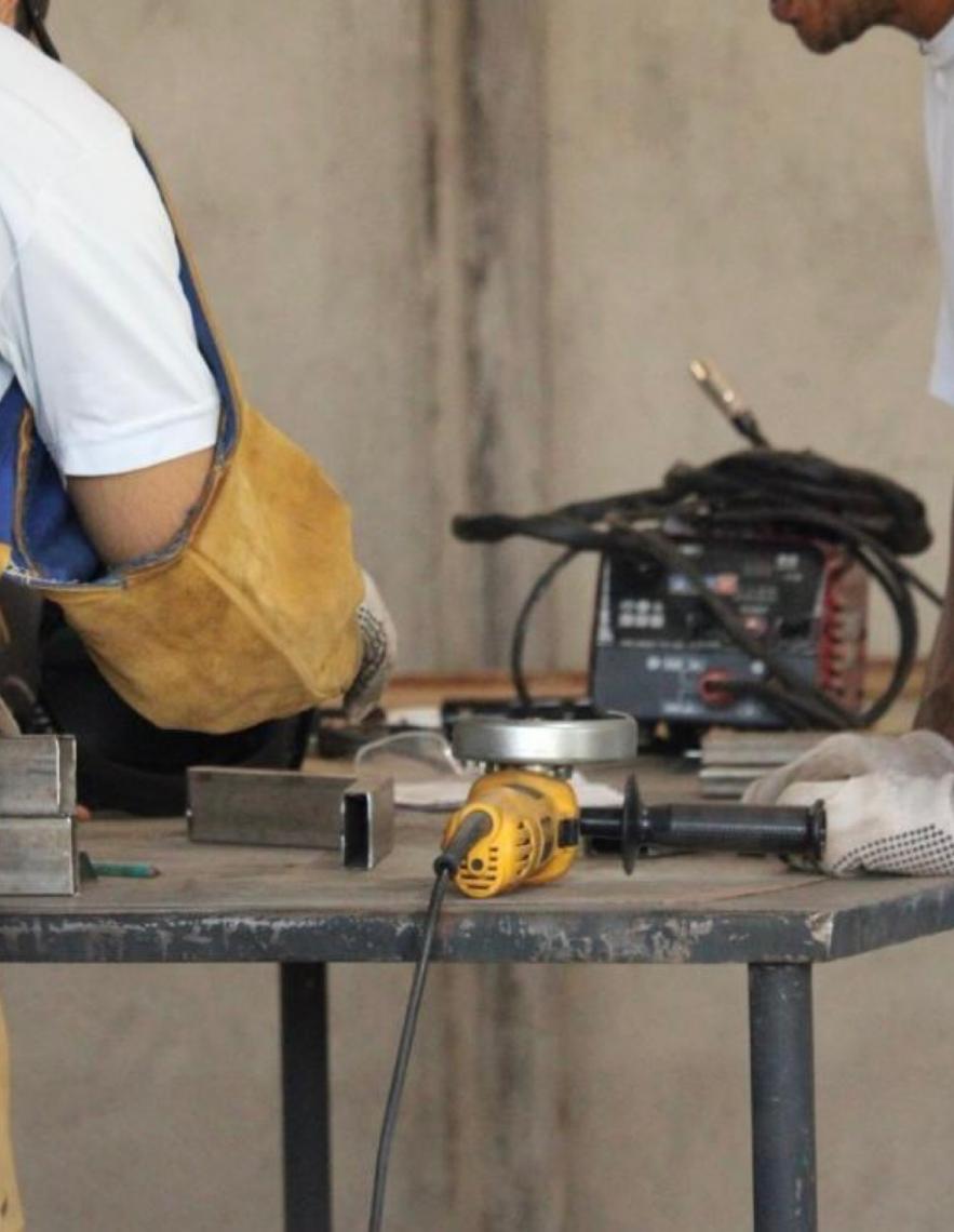 Fruto de Parceria: Reeducandos trabalham em recuperação de carteiras escolares no Distrito Federal