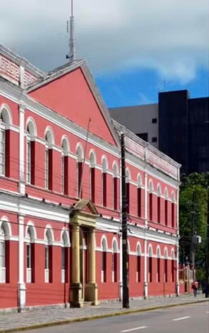 Locações do longa-metragem 'O Agente Secreto' viram roteiro turístico no Recife, capital pernambucana