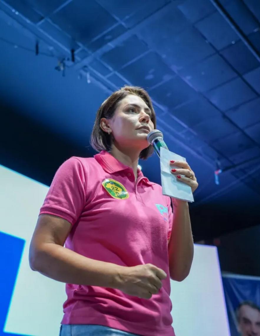 Michelle encontrou Moraes horas antes de decisão que levou Bolsonaro à Papudinha