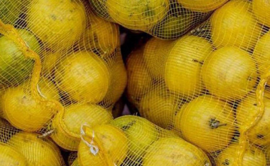 Pepino e laranja são os alimentos campeões de agrotóxicos em nova análise da Anvisa