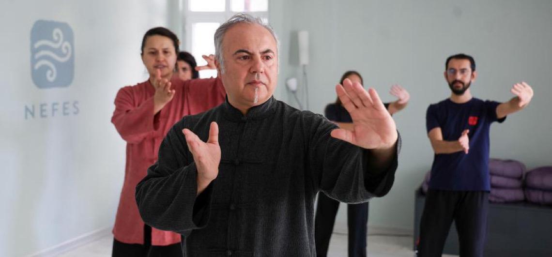 Turcos recorrem ao Tai Chi para aliviar estresse da vida urbana, diz mestre Numan Pekgoz