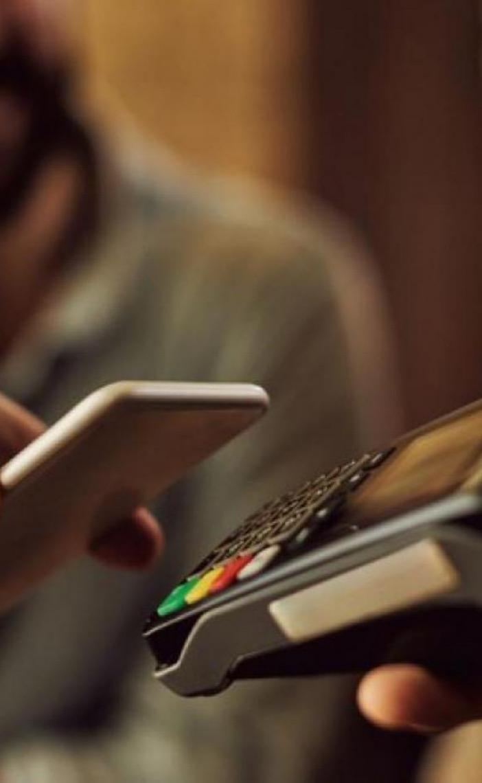 Entrada de dólares no turismo atinge nível recorde em 2025, com quase US$ 7,9 bilhões gastos por estrangeiros no Brasil