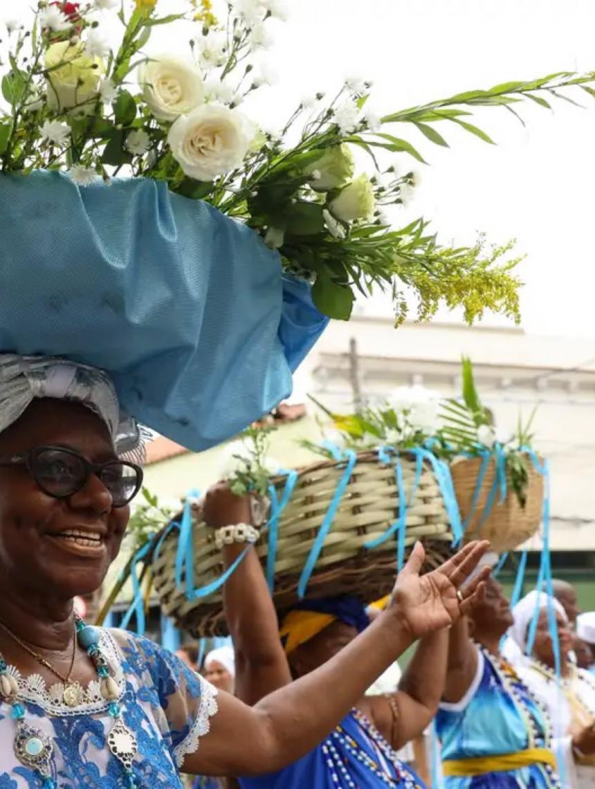 Popular em Salvador, festa de Iemanjá ganha espaço no Rio com celebração na praia do Arpoador