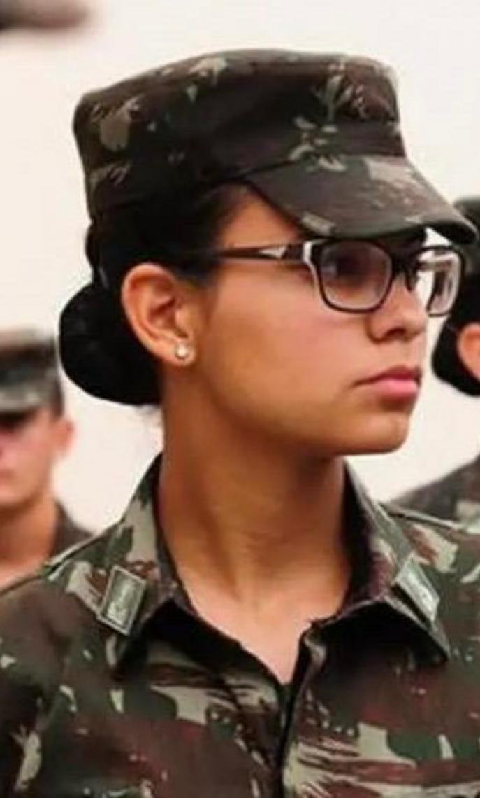 Exército brasileiro faz seleção para alistamento militar de homens e mulheres