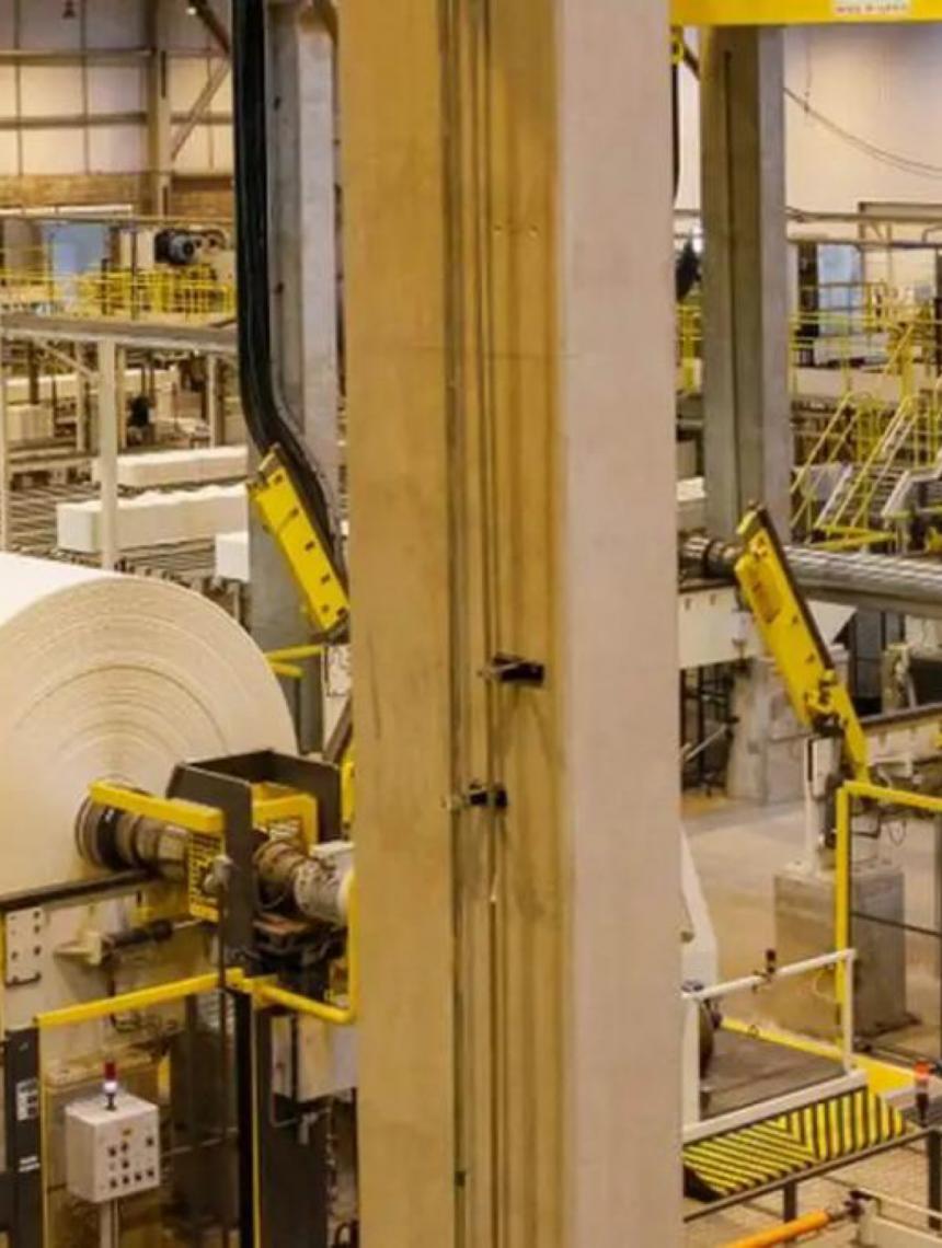 Confederação Nacional da Indústria aponta juros como responsáveis por desaceleração da indústria