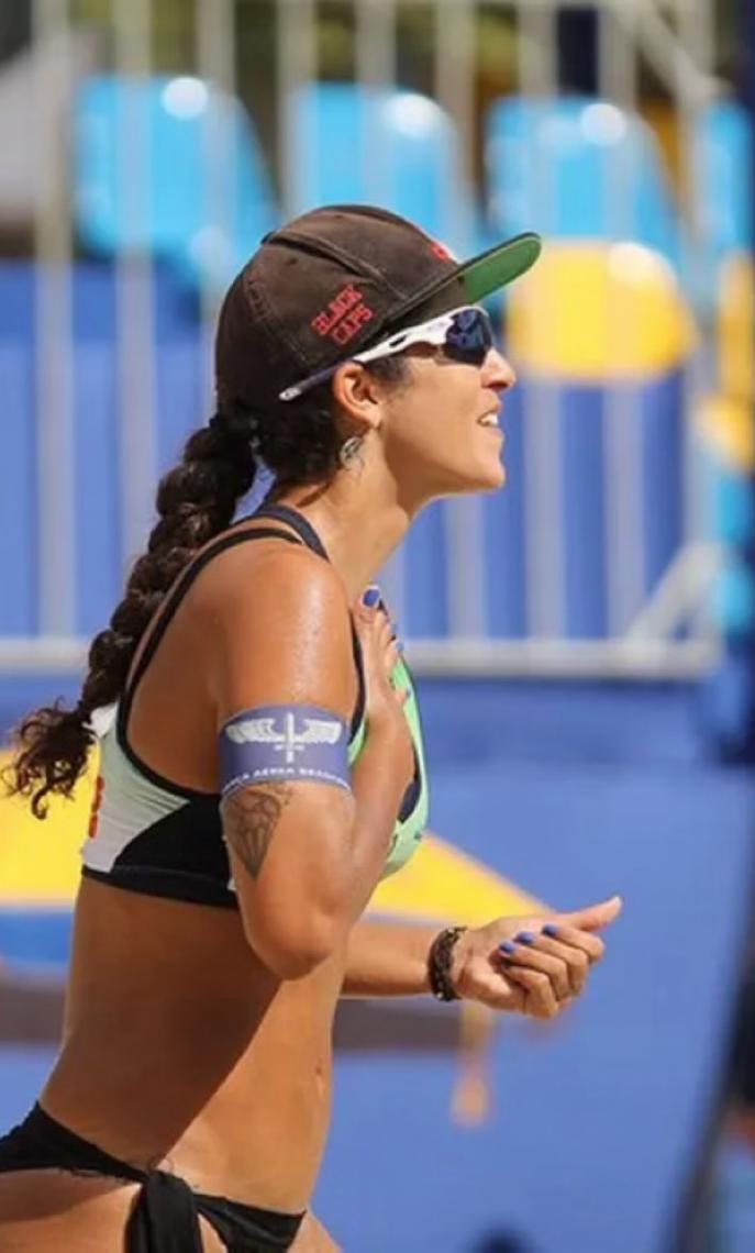 Fabíola Constâncio, ex-atleta do vôlei de praia relembra desamparo ao tratar câncer