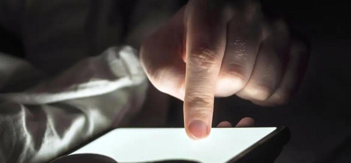 Conteúdos falsos criados com Inteligência Artificial mais que triplicam entre 2024 e 2025