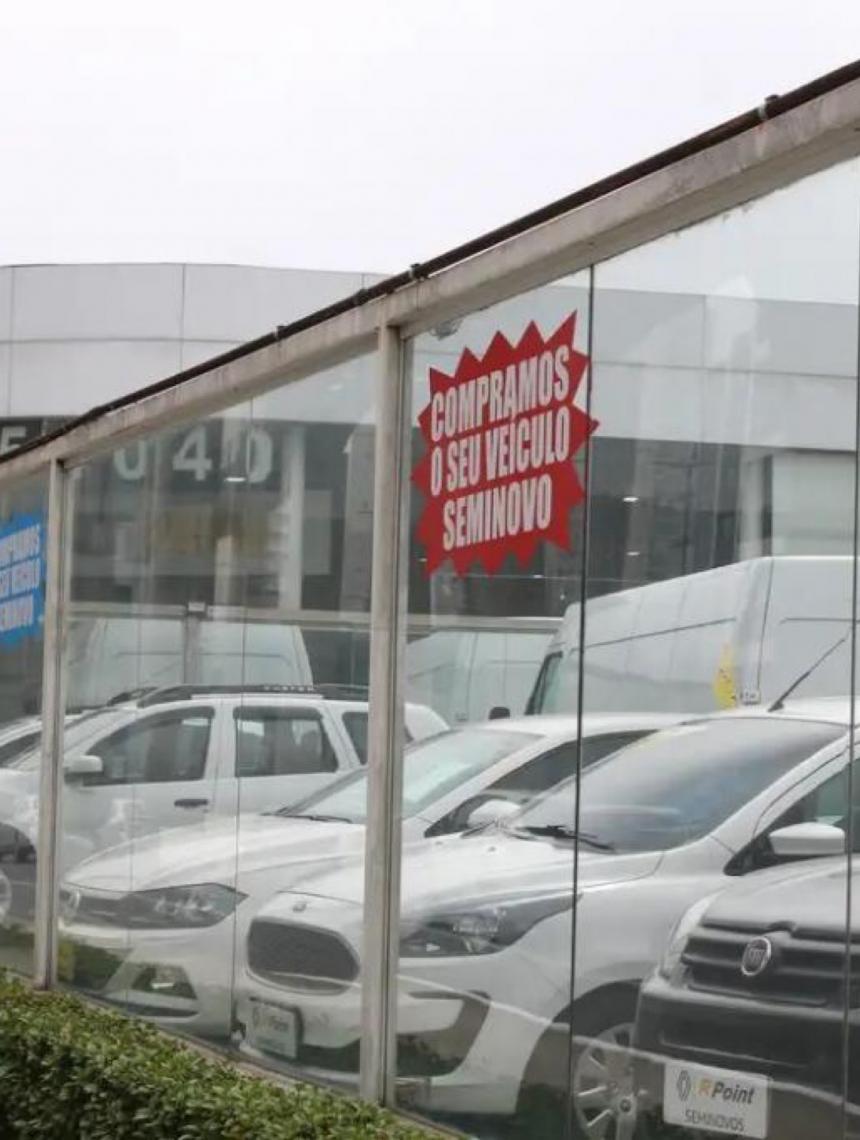 Indústria automotiva no Brasil informa que produção e venda de veículos caem em janeiro