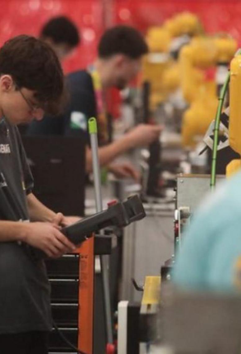 Emprego assalariado gera melhor rendimento que trabalho autônomo, aponta Banco Mundial