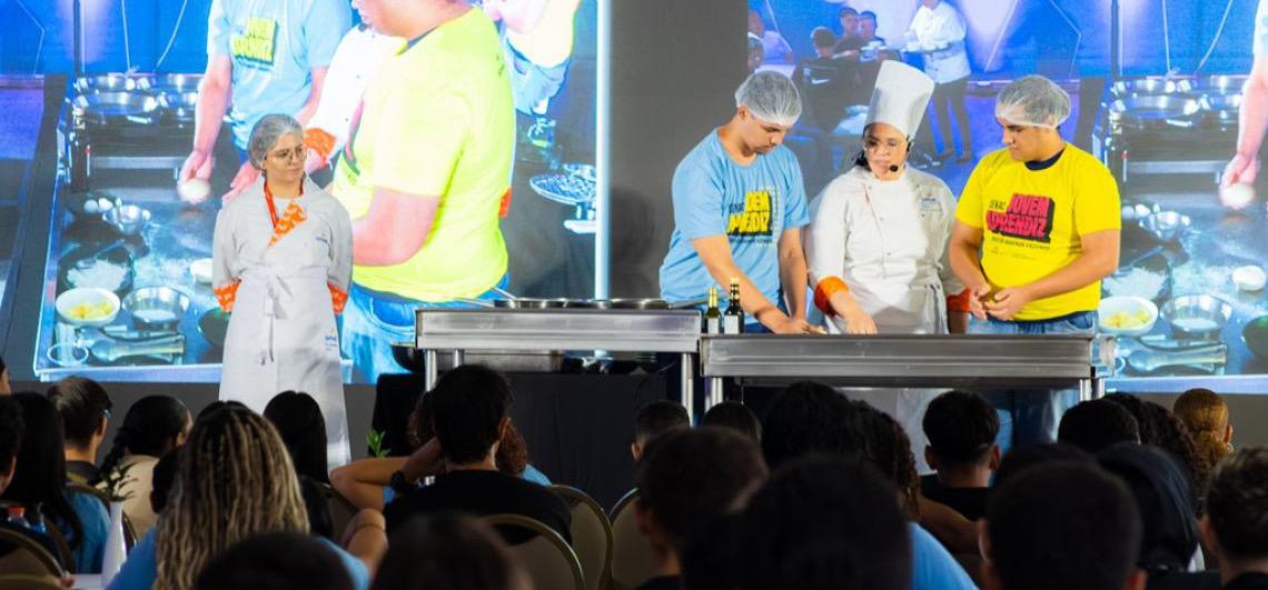 Parceria oferece qualificação em gastronomia e tecnologia para público jovem
