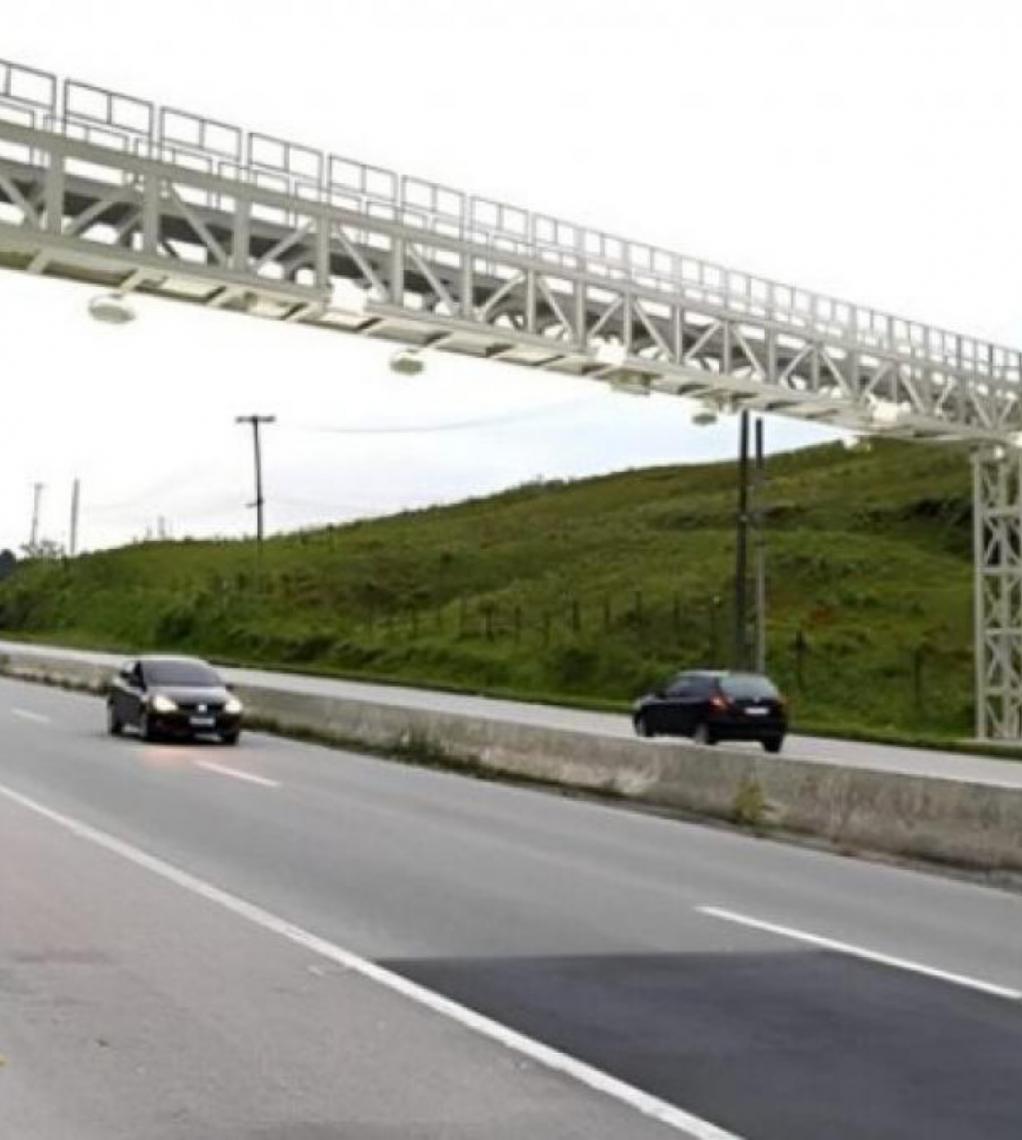 Contramão para escapar de pedágio eletrônico dá multa, processo e dor de cabeça