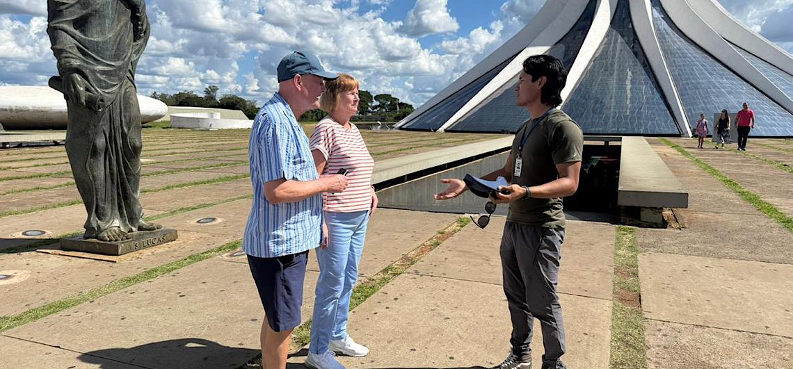 Guias de turismo transformam visitas em experiências e impulsionam crescimento internacional de Brasília
