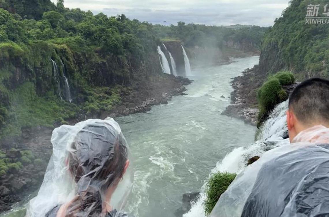 Foz do Iguaçu projeta crescimento do turismo chinês com anúncio da isenção de visto