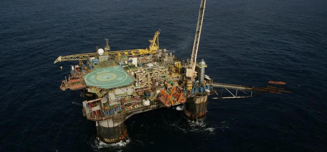 Sob impacto da guerra, Opep+ decide aumentar produção de petróleo