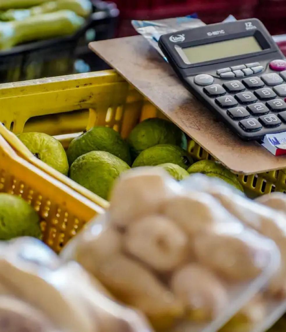 Poder de compra de alimentos cresce no Brasil, mas não retoma patamar pré-pandemia