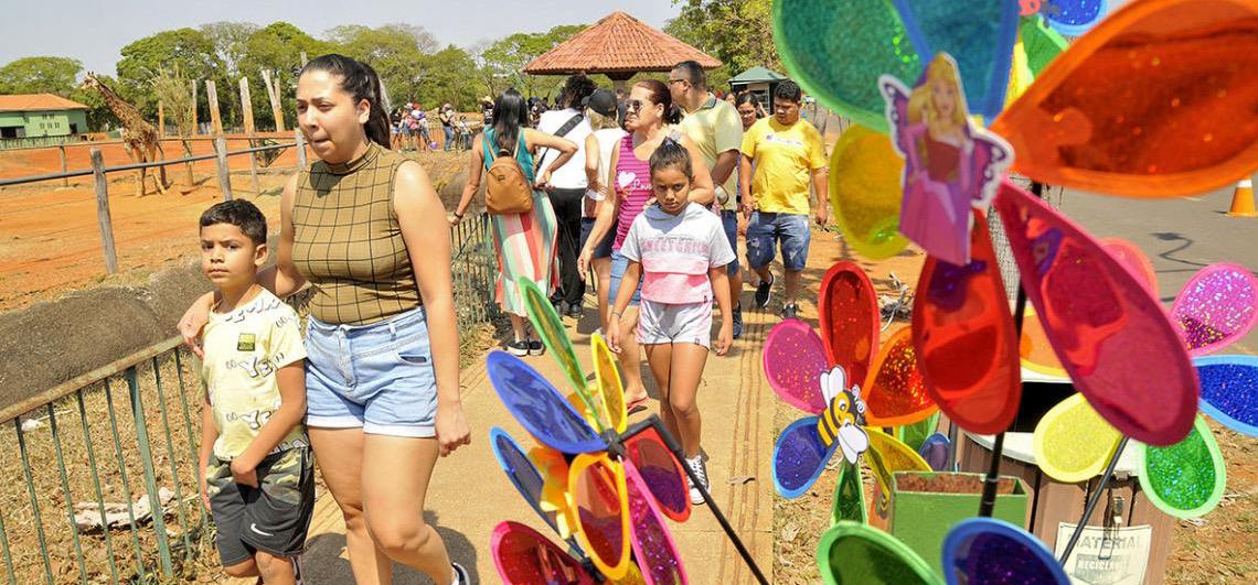 Zoológico de Brasília terá entrada gratuita neste sábado, somente para mulheres