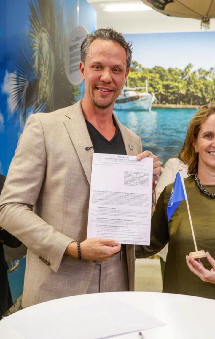 Embratur firma parceria para promover destinos brasileiros com o selo Bandeira Azul no exterior
