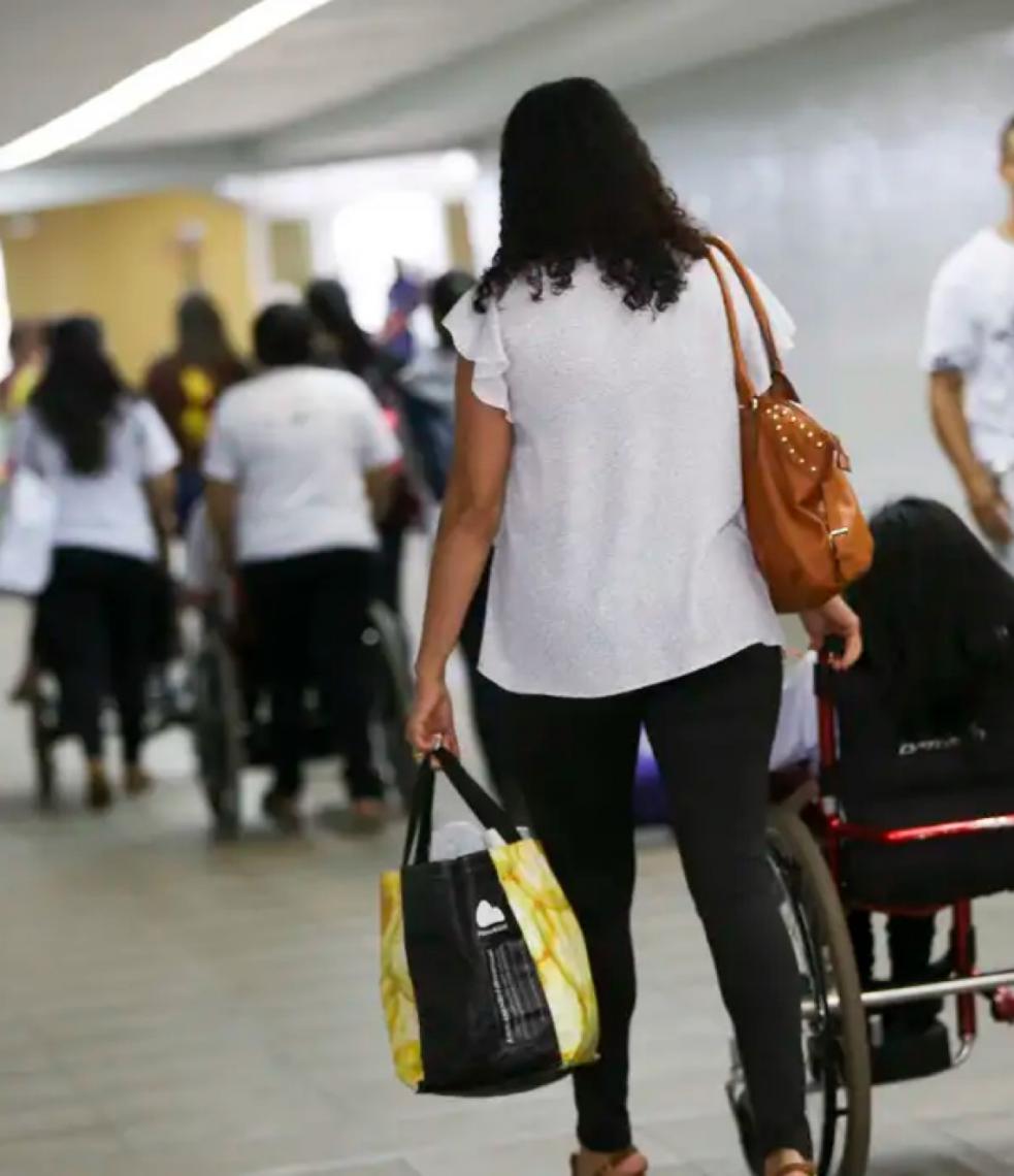 Aplicativo é condenado no Distrito Federal após motorista negar corrida a passageira com deficiência