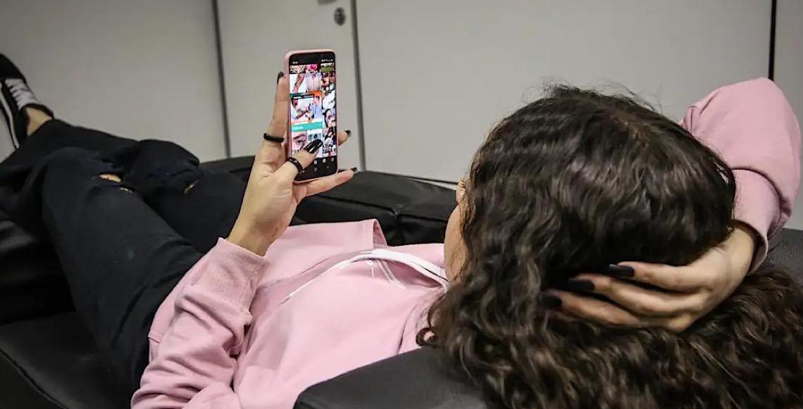 Pais precisarão de autorização judicial para monetizar conteúdo com filhos