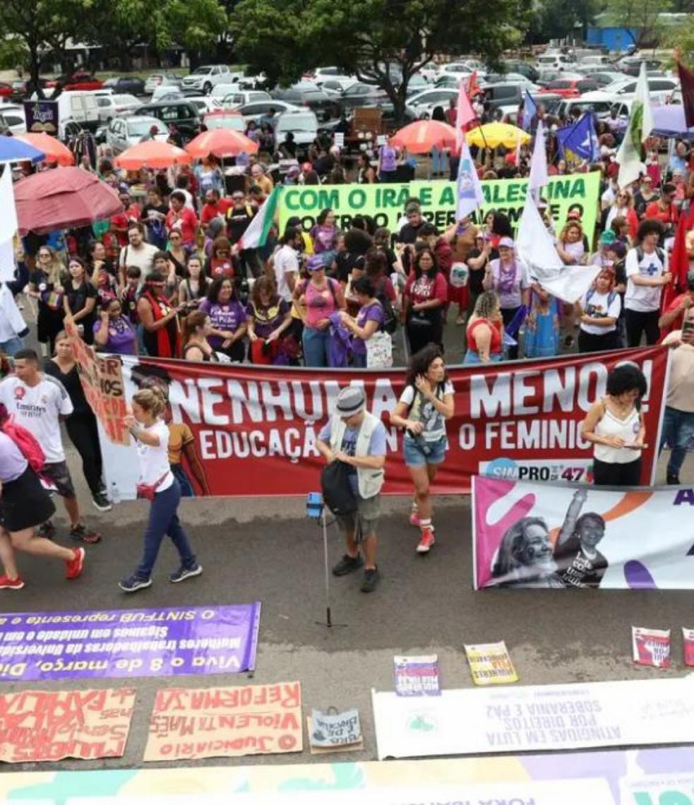 “Parem de nos matar”: Exigem mulheres no 8 de março em Brasília, no Distrito Federal