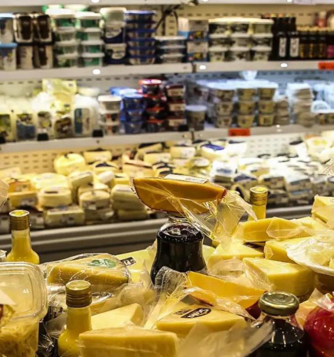 Crédito e emprego explicam vendas no comércio em patamar recorde no Brasil, aponta análise