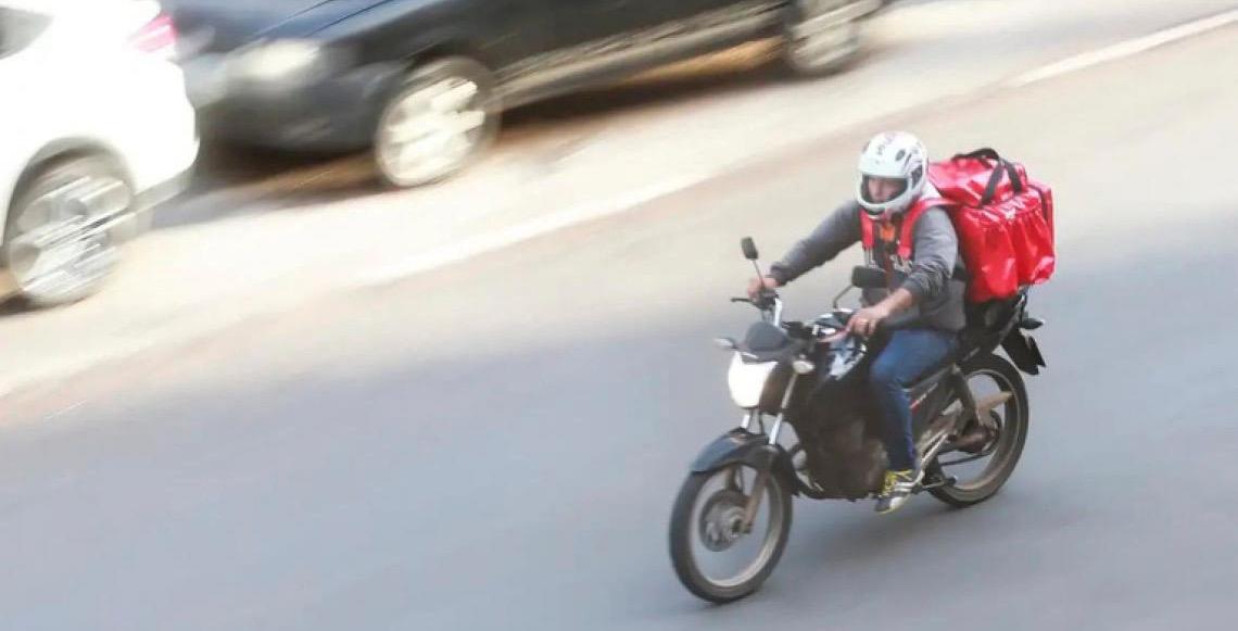 Governo do Brasil elege propostas prioritárias para trabalho digno a entregadores por aplicativo