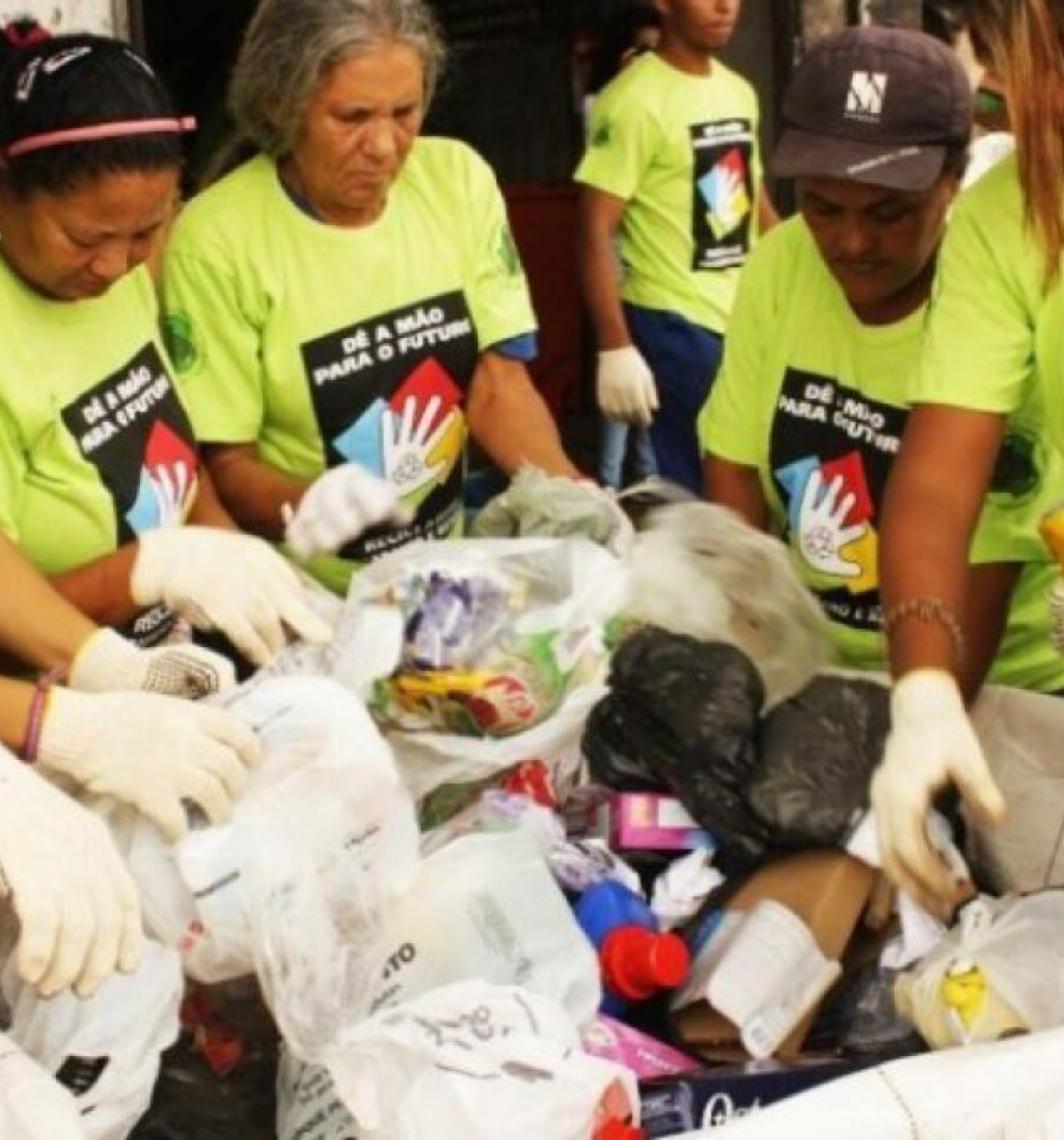 Catadores de material reciclável não pagarão imposto ao vender materiais, diz Fazenda