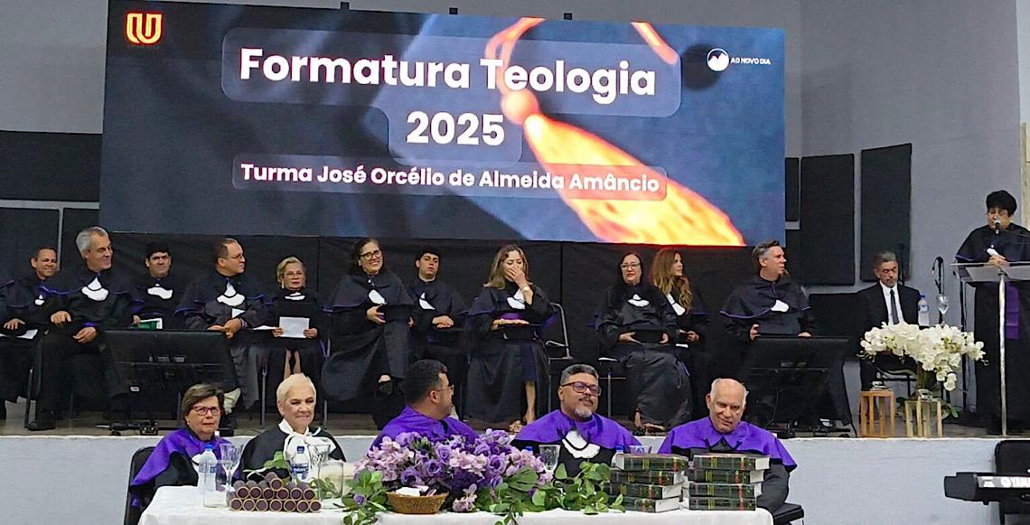 Formatura de Teologia da UNIECO celebra vocação cristã em Brasília