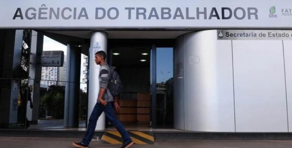 Agências do trabalhador do Distrito Federal oferecem 813 vagas de emprego nesta quinta-feira