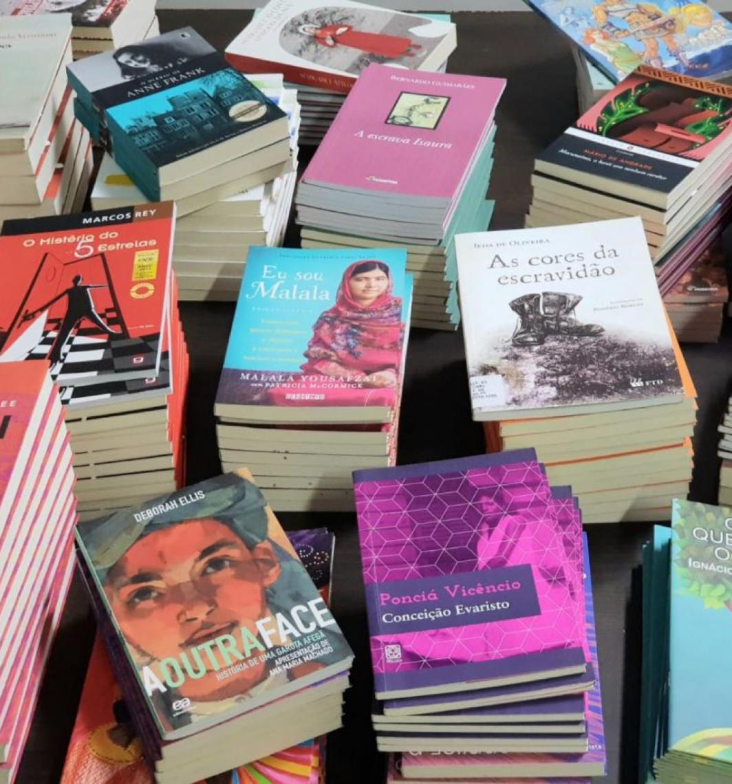 Unidades prisionais do Distrito Federal recebem 7.311 obras literárias da Secretaria de Educação