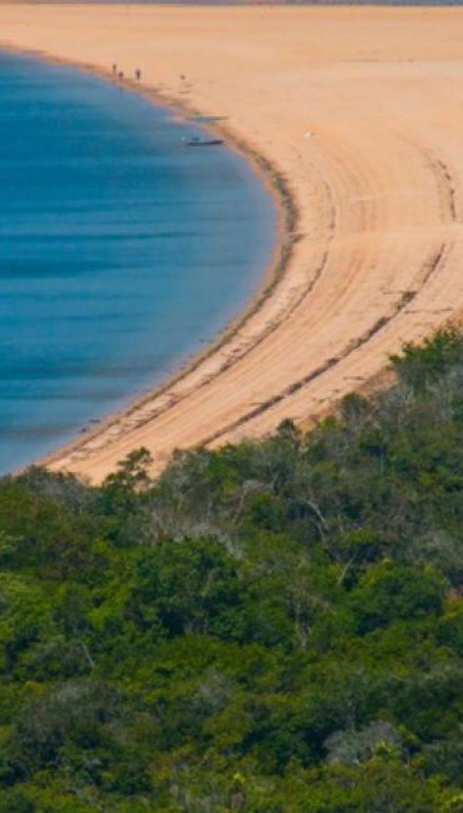 Alter do Chão surpreende com praias de areia branca e águas mornas no coração da floresta