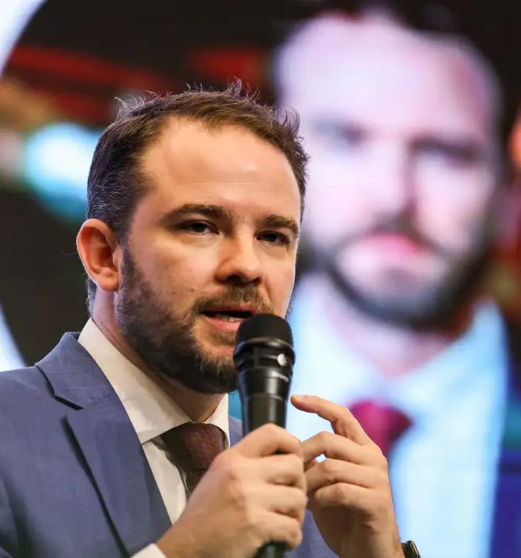 Governo buscará alternativas se estados não baixarem ICMS do diesel, diz Durigan em primeira entrevista