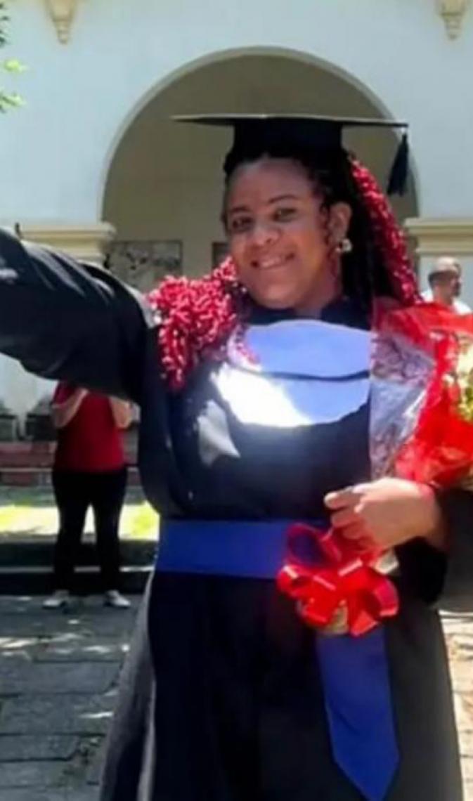 Mulher trans chega à universidade 25 anos após violências na escola