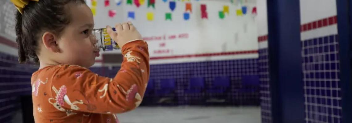 Brasil reduz pela metade o número de escolas sem acesso a água, aponta Unicef