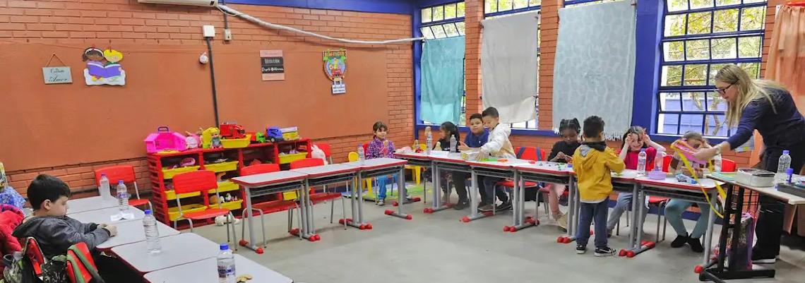 Para diversos especialistas, alfabetização na idade correta é marco para o país