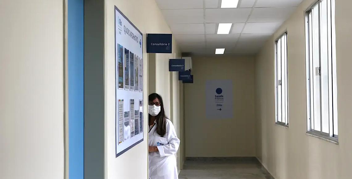 Na contramão do mercado, médicos recém-formados sofrem para ter emprego nas capitais