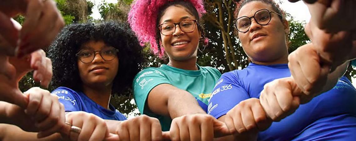 Clubes jovens no Brasil fortalecem autonomia feminina para meninas e mulheres