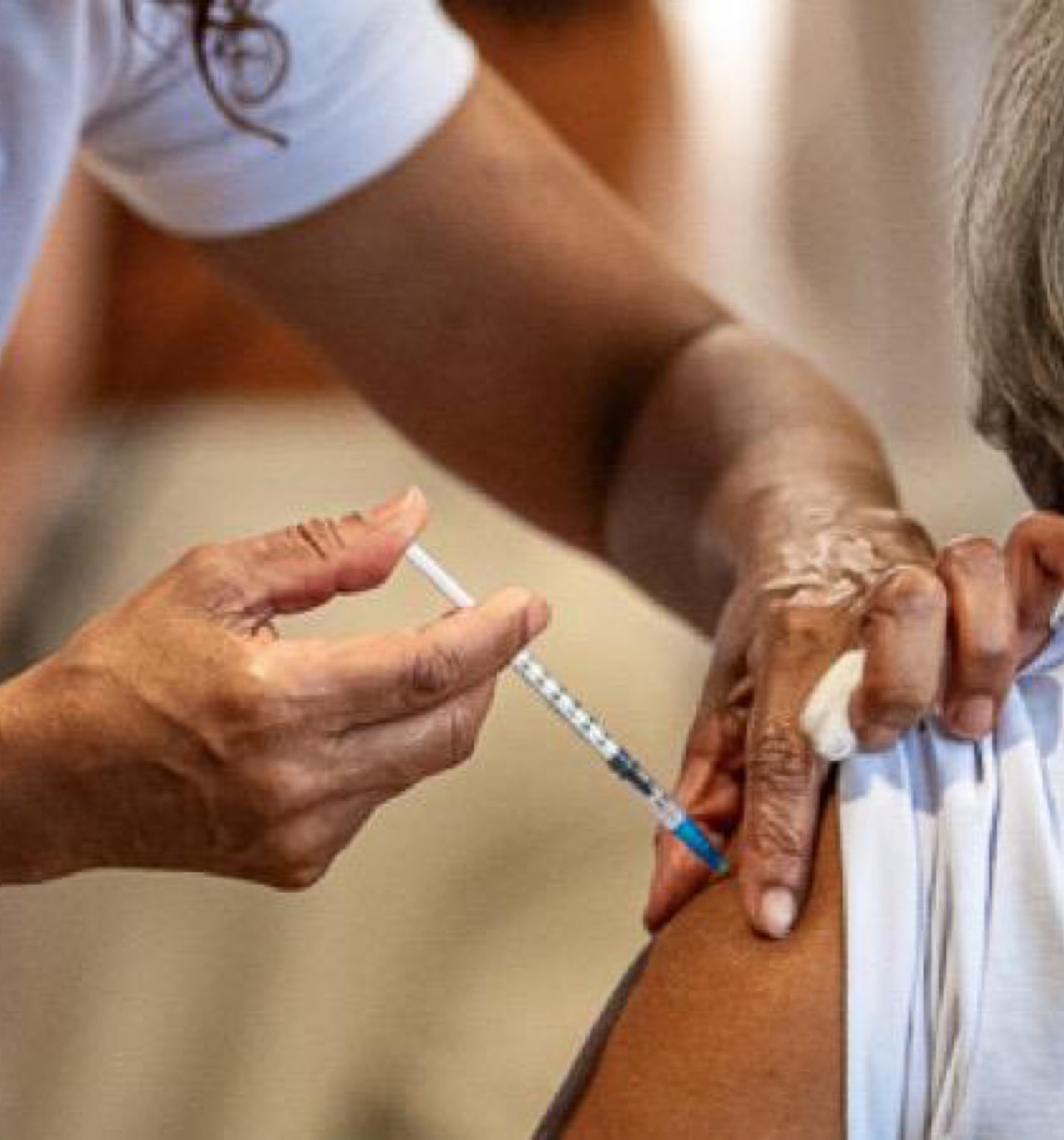 Campanha de vacinação contra a gripe 2026 reforça proteção à pessoa idosa no DF