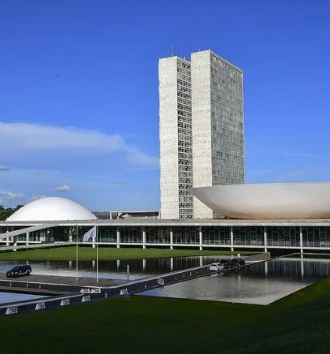 Com o fim do prazo, governadores renunciam para disputar eleições de outubro