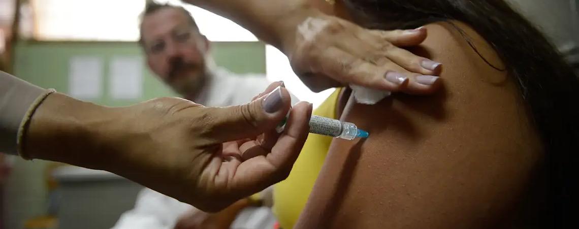 Empresas brasileiras deverão informar trabalhadores sobre cânceres e vacina 