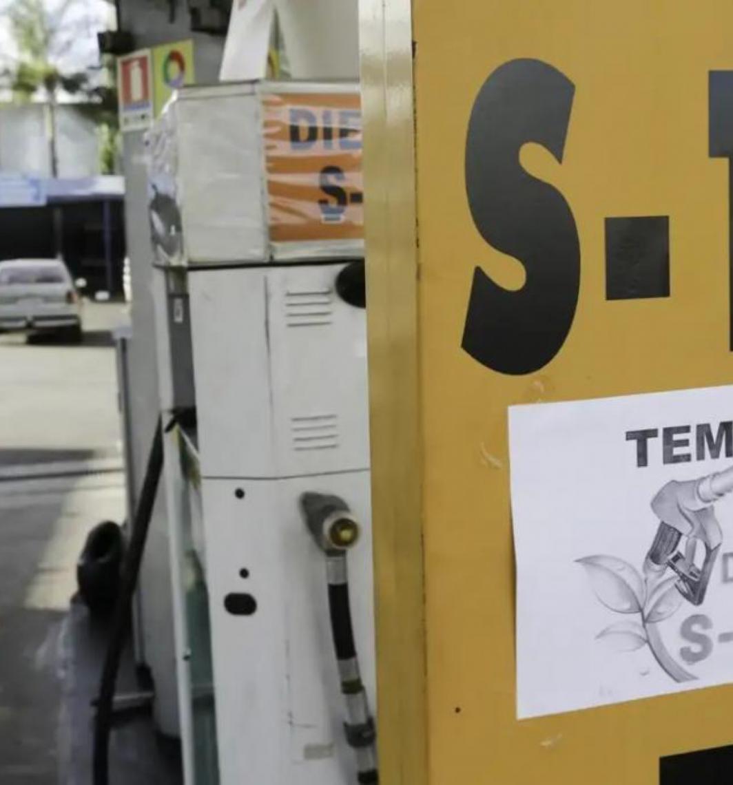 Governo brasileiro anuncia pacote para conter alta dos combustíveis que inclui subsídios e isenções