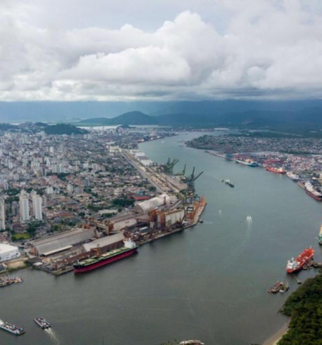 Porto de Santos dá prioridades a navio com combustível para evitar desabastecimento