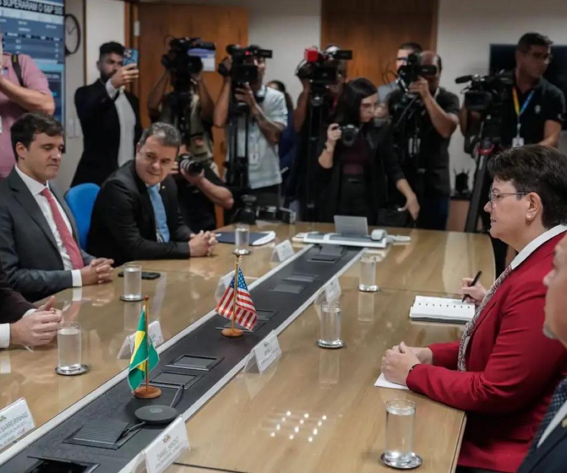 Brasil e EUA: Parceria para combater tráfico internacional de armas e drogas