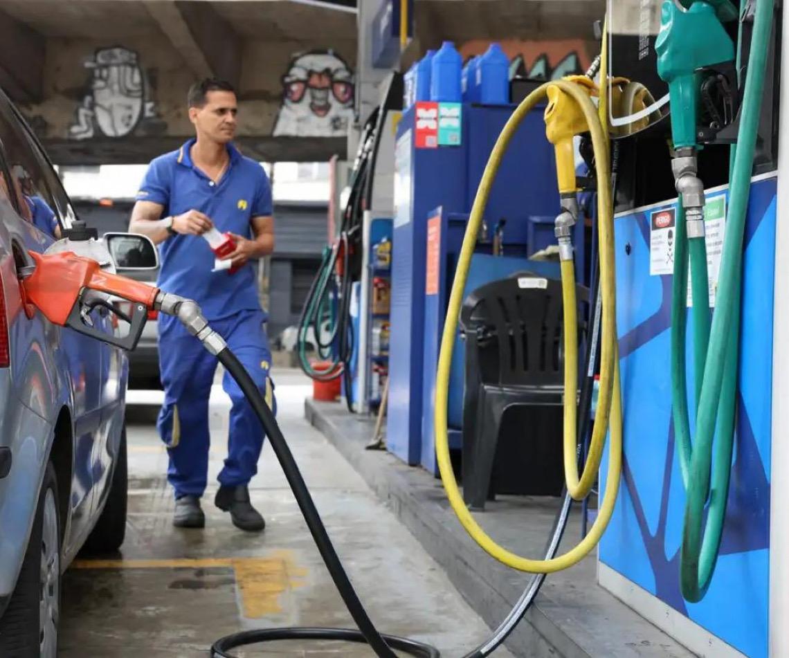 Guerra e preços: No Brasil, combustíveis sobem menos que na Argentina e no Chile