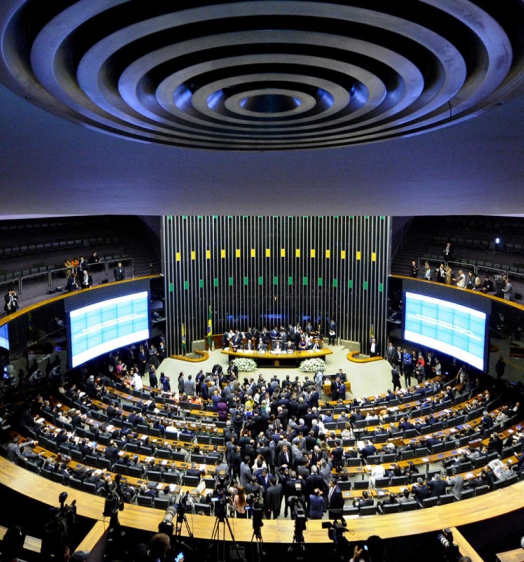 Oposição diz que ministros do STF ameaçam Congresso e busca Fux e Mendonça