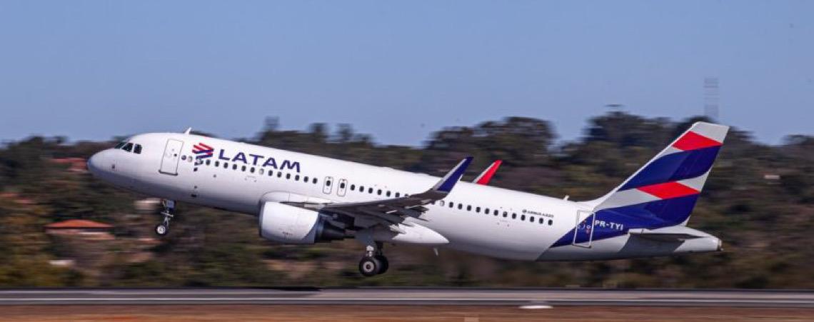 Latam terá classe executiva com assento-cama em aviões de corredor único