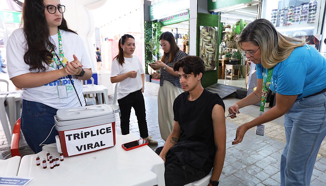 Viajantes e profissionais da área de turismo devem se vacinar contra o sarampo