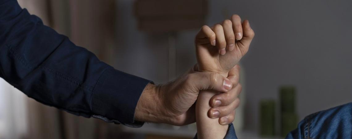 Câmara aprova endurecimento de pena para preso em saída temporária que agredir mulher