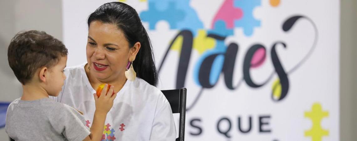 Mães atípicas ganham apoio em capacitação com famílias de crianças com síndrome de Down