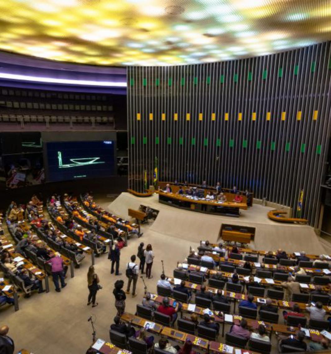 Projeto na Câmara dos Deputados quer punir uso da Justiça para perseguir mulheres